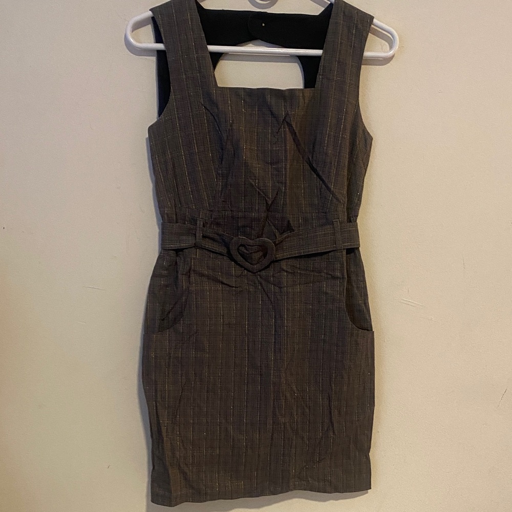 Elegant Grey Sleeveless Dress with Heart Belt